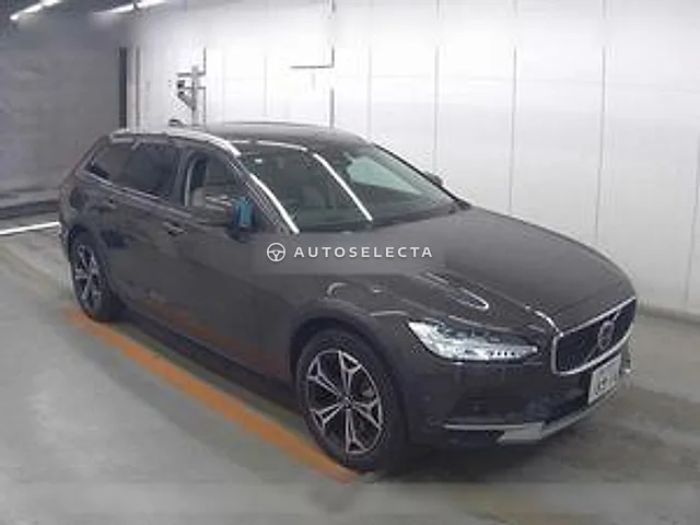 Volvo V90 2023, auction grade 5