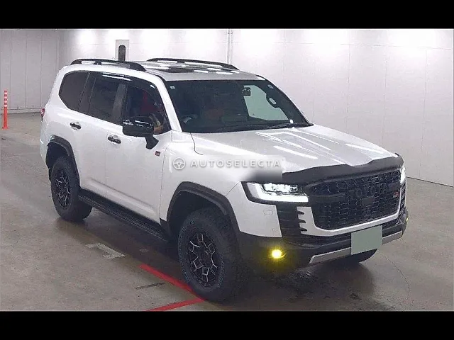 Toyota Land Cruiser GR Sport 2024, auction grade 4.5
