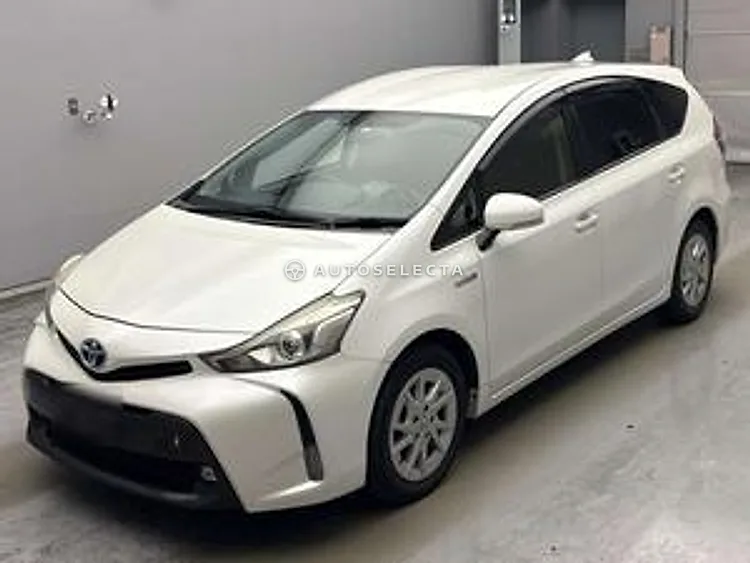 Toyota Prius Alpha 2015, photo 1 of 1