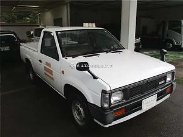 Nissan Datsun 1990, auction grade 3.5