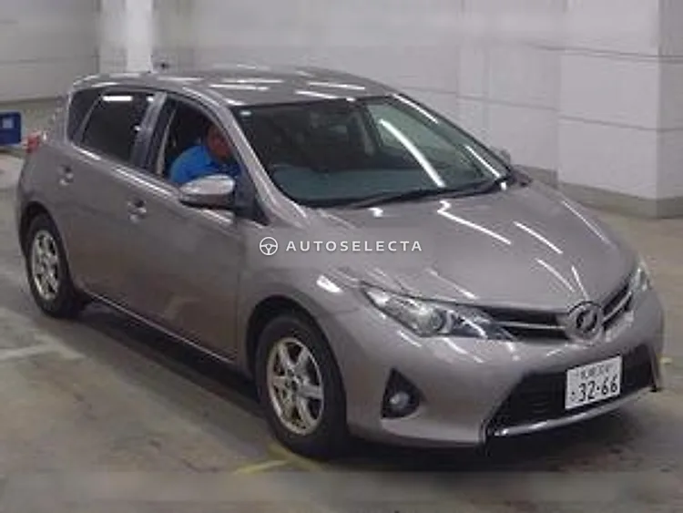 Toyota Auris 2012, photo 1 of 1