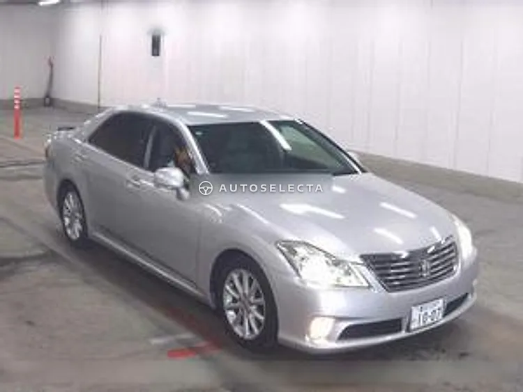 Toyota Crown 2010, photo 1 of 1