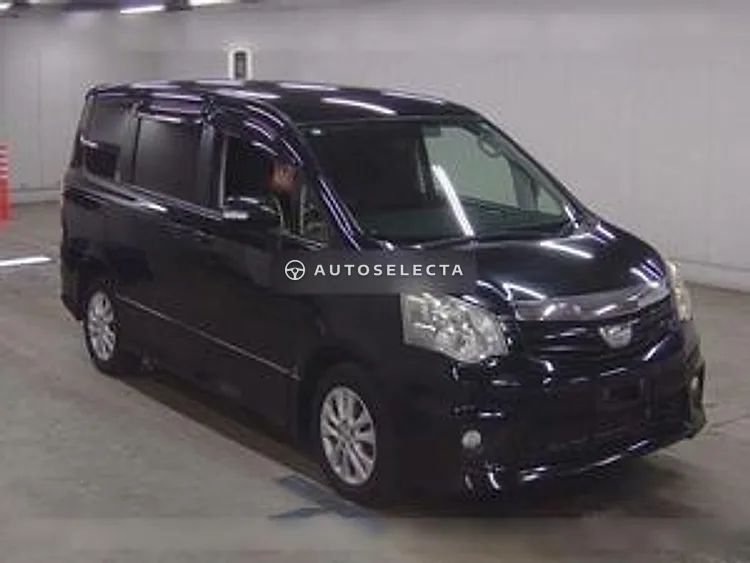 Toyota Noah 2012, photo 1 of 1