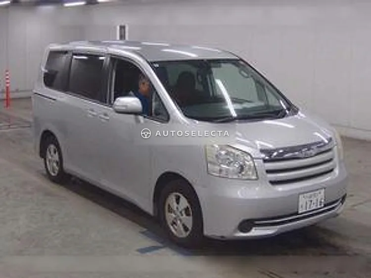 Toyota Noah 2008, photo 1 of 1