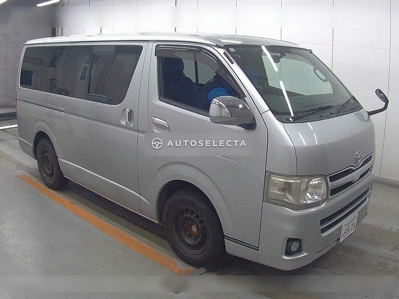 Toyota Hiace Van 2011, photo 1 of 6
