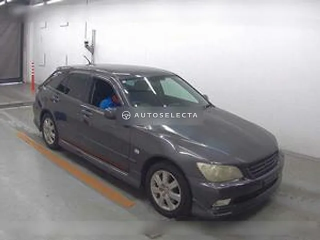 Toyota Altezza Gita 2002, auction grade 3