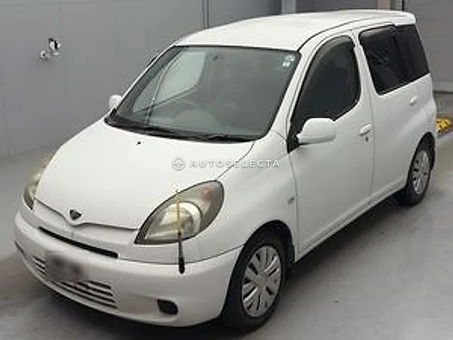 Toyota Funcargo 2000, auction grade RA