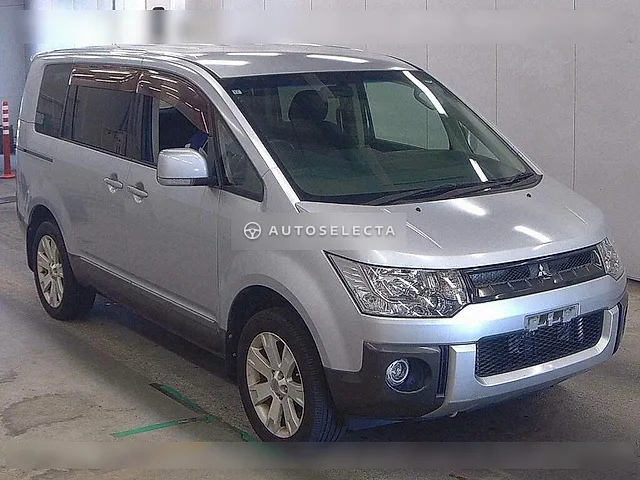 Mitsubishi Delica D:5 2009, auction grade 3.5