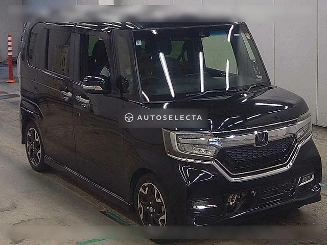 Honda N-BOX Custom 2018, auction grade 3