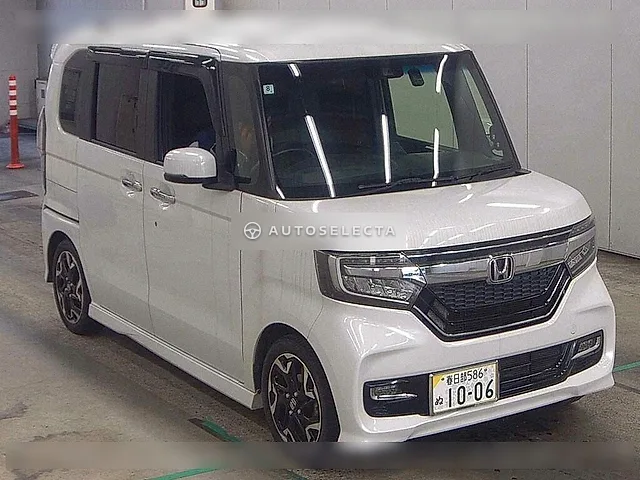 Honda N-BOX Custom 2018, auction grade 4.5