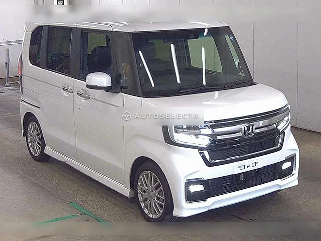 Honda N-BOX Custom 2023, auction grade 4.5