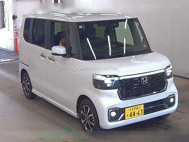 Honda N-BOX Custom 2025, auction grade 3.5