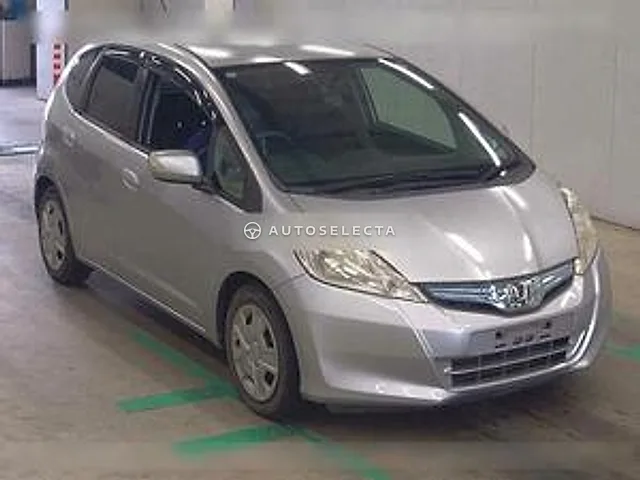 Honda Fit Hybrid 2011, auction grade 3