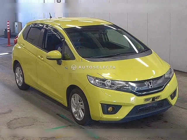 Honda Fit Hybrid 2013, auction grade 3