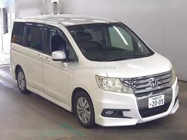 Honda Stepwgn Spada 2010, auction grade 3.5