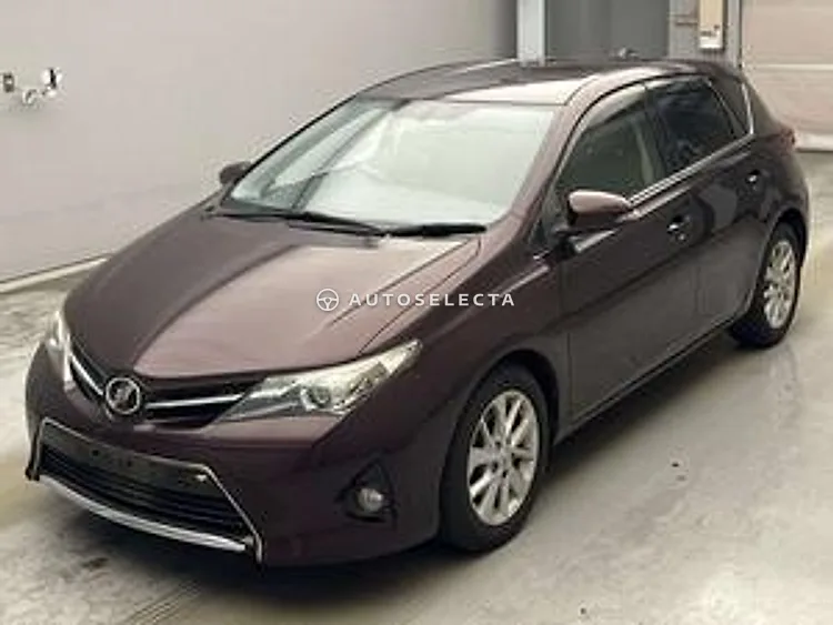 Toyota Auris 2014, photo 1 of 2