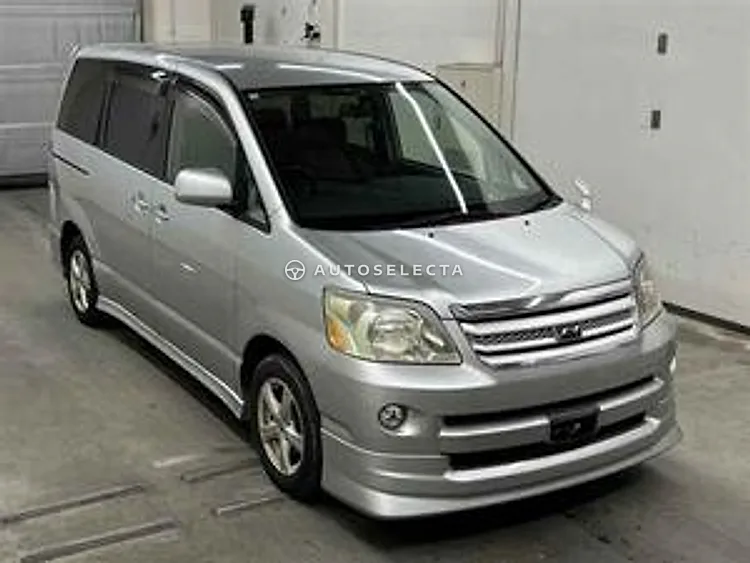 Toyota Noah 2006, photo 1 of 1