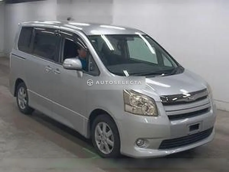 Toyota Noah 2007, photo 1 of 1