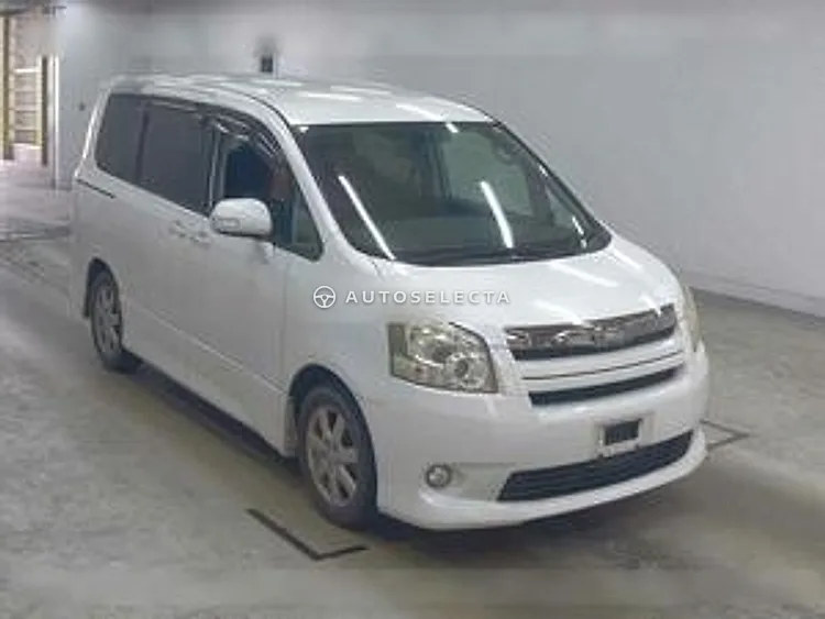 Toyota Noah 2010, photo 1 of 1