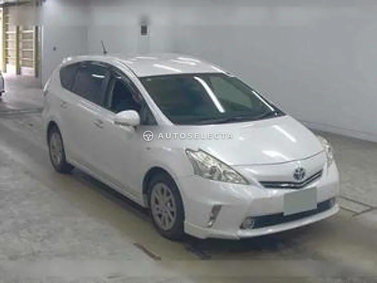 Toyota Prius Alpha 2014, photo 1 of 1