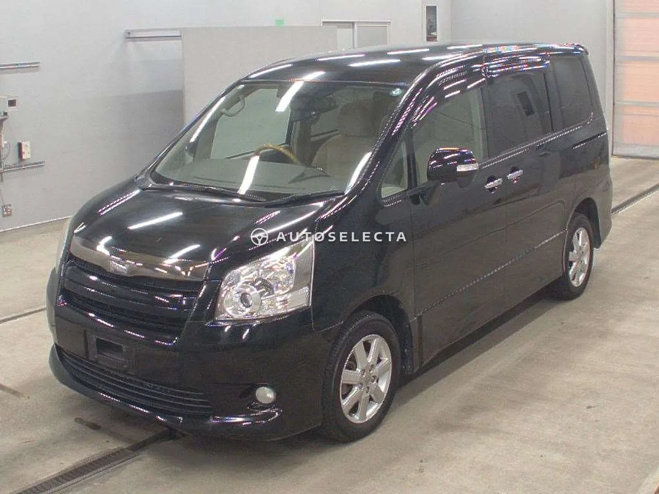 Toyota Noah 2009, photo 1 of 1
