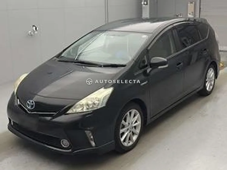 Toyota Prius Alpha 2013, photo 1 of 1