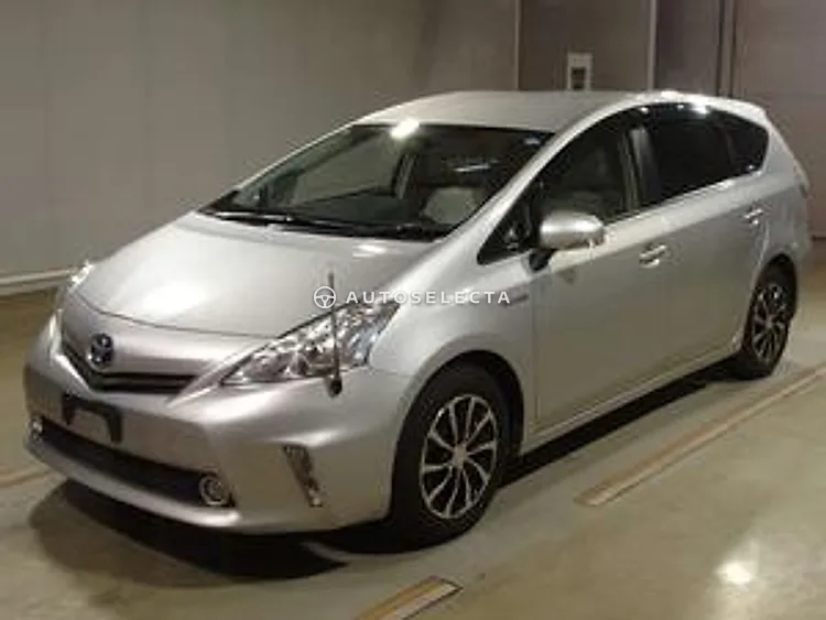 Toyota Prius Alpha 2013, photo 1 of 1