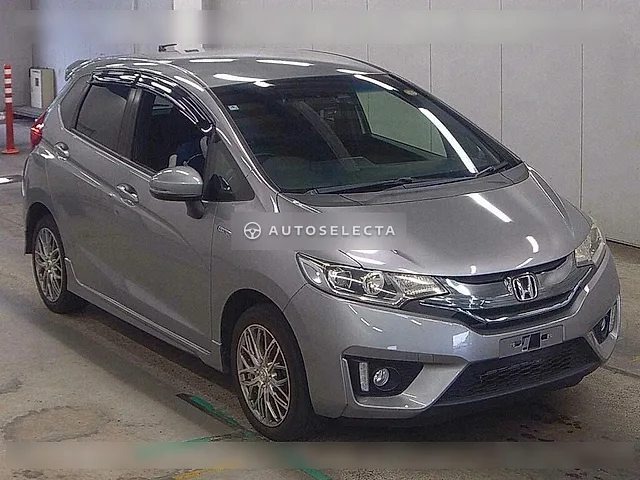 Honda Fit Hybrid 2014, auction grade 3.5