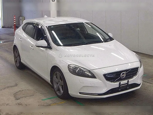 Volvo V40 2013, auction grade 4