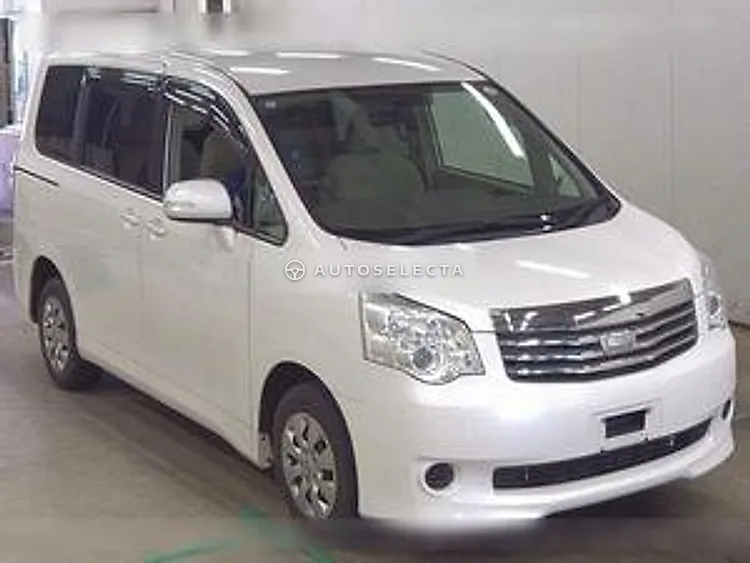 Toyota Noah 2010, photo 1 of 1