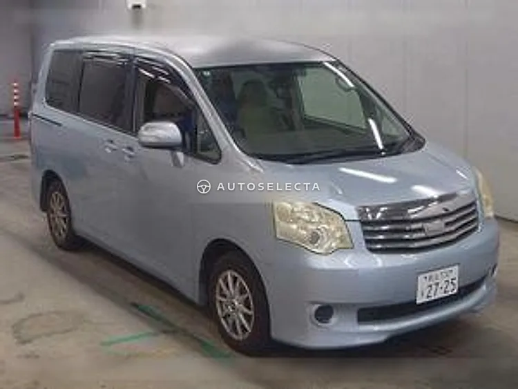 Toyota Noah 2010, photo 1 of 1