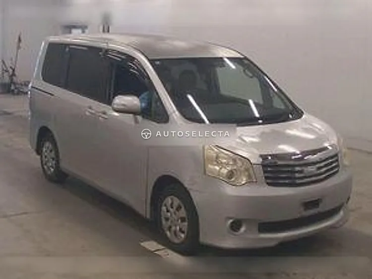 Toyota Noah 2010, photo 1 of 1