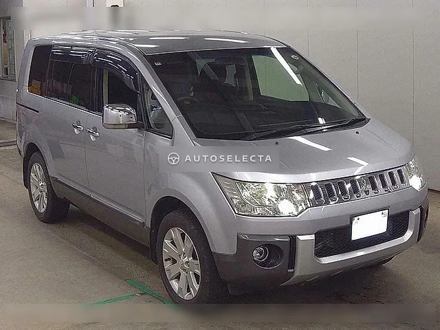 Mitsubishi Delica D:5 2013, auction grade 3.5
