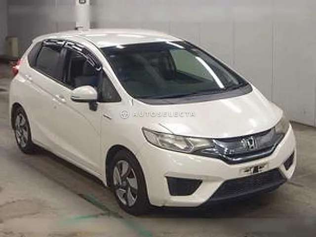 Honda Fit Hybrid 2013, auction grade 3.5