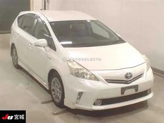 Toyota Prius Alpha 2011, auction grade R