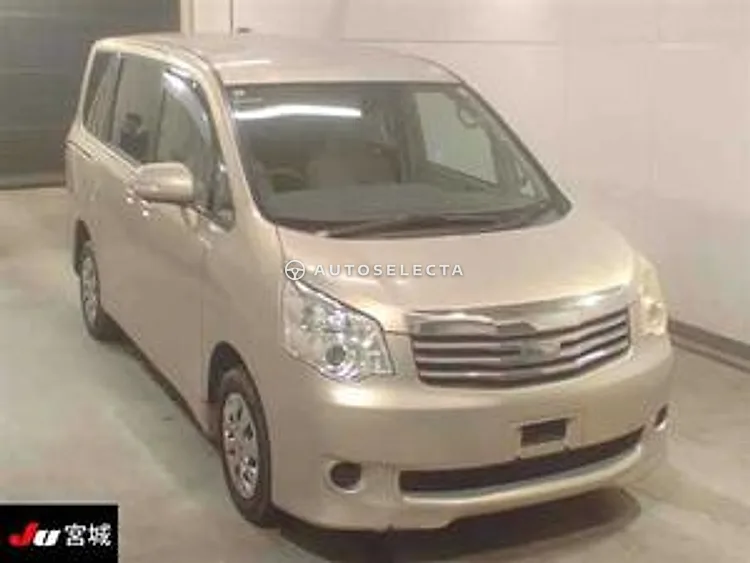 Toyota Noah 2010, photo 1 of 1