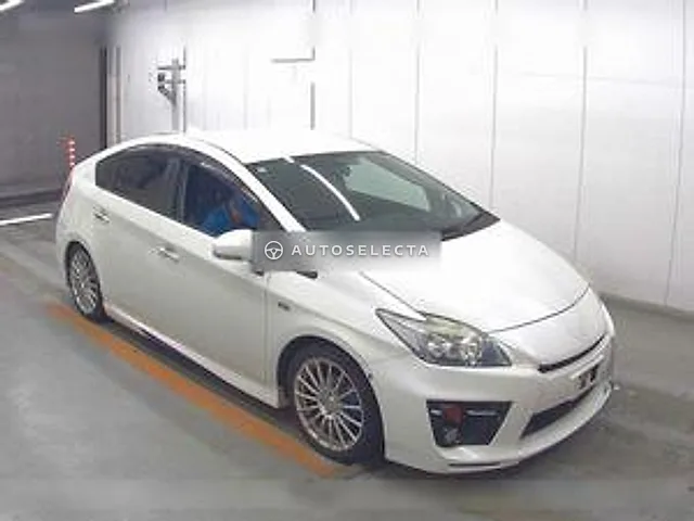 Toyota Prius 2011, auction grade R