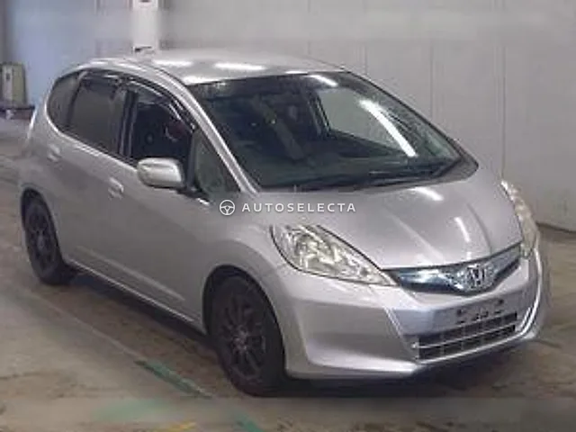 Honda Fit Hybrid 2011, auction grade 3.5
