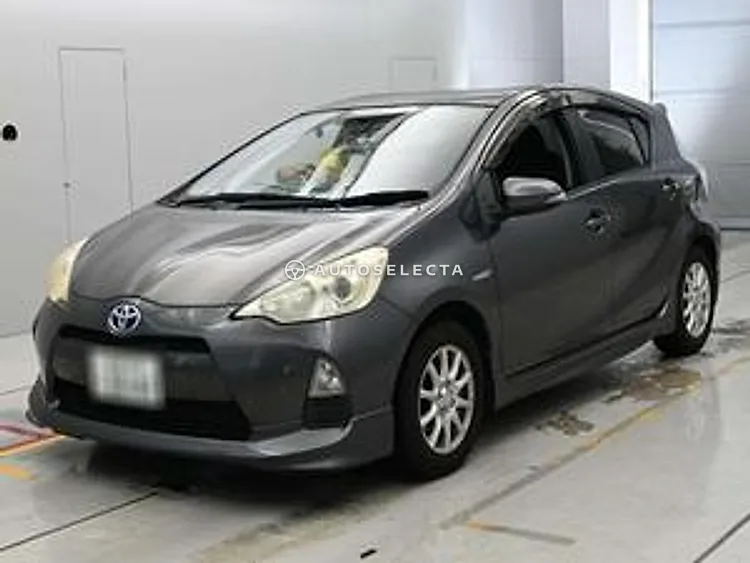 Toyota Aqua 2012, photo 1 of 11