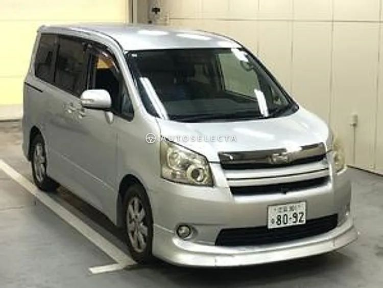 Toyota Noah 2008, photo 1 of 1