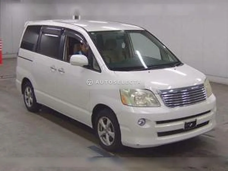 Toyota Noah 2005, photo 1 of 1