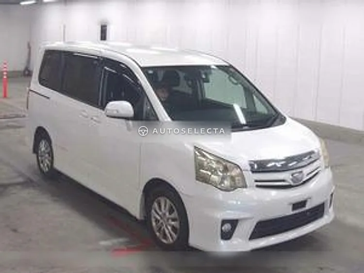 Toyota Noah 2010, photo 1 of 1