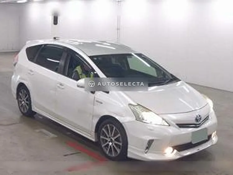 Toyota Prius Alpha 2012, photo 1 of 1