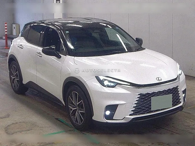 Lexus LBX 2024, auction grade 5