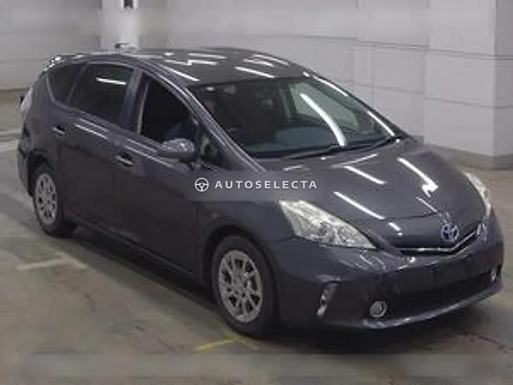Toyota Prius Alpha 2017, photo 1 of 1
