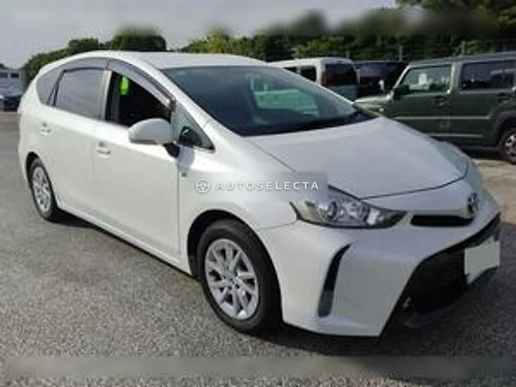 Toyota Prius Alpha 2017, photo 1 of 1