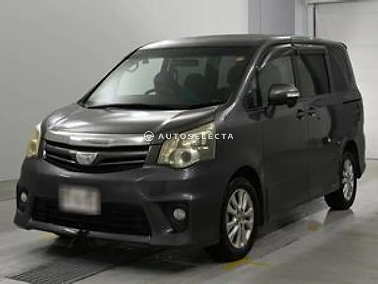 Toyota Noah 2010, photo 1 of 1
