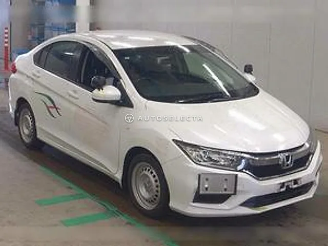 Honda Grace 2018, auction grade 4