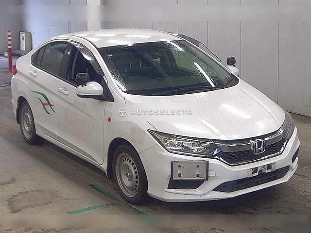 Honda Grace 2018, auction grade 3.5