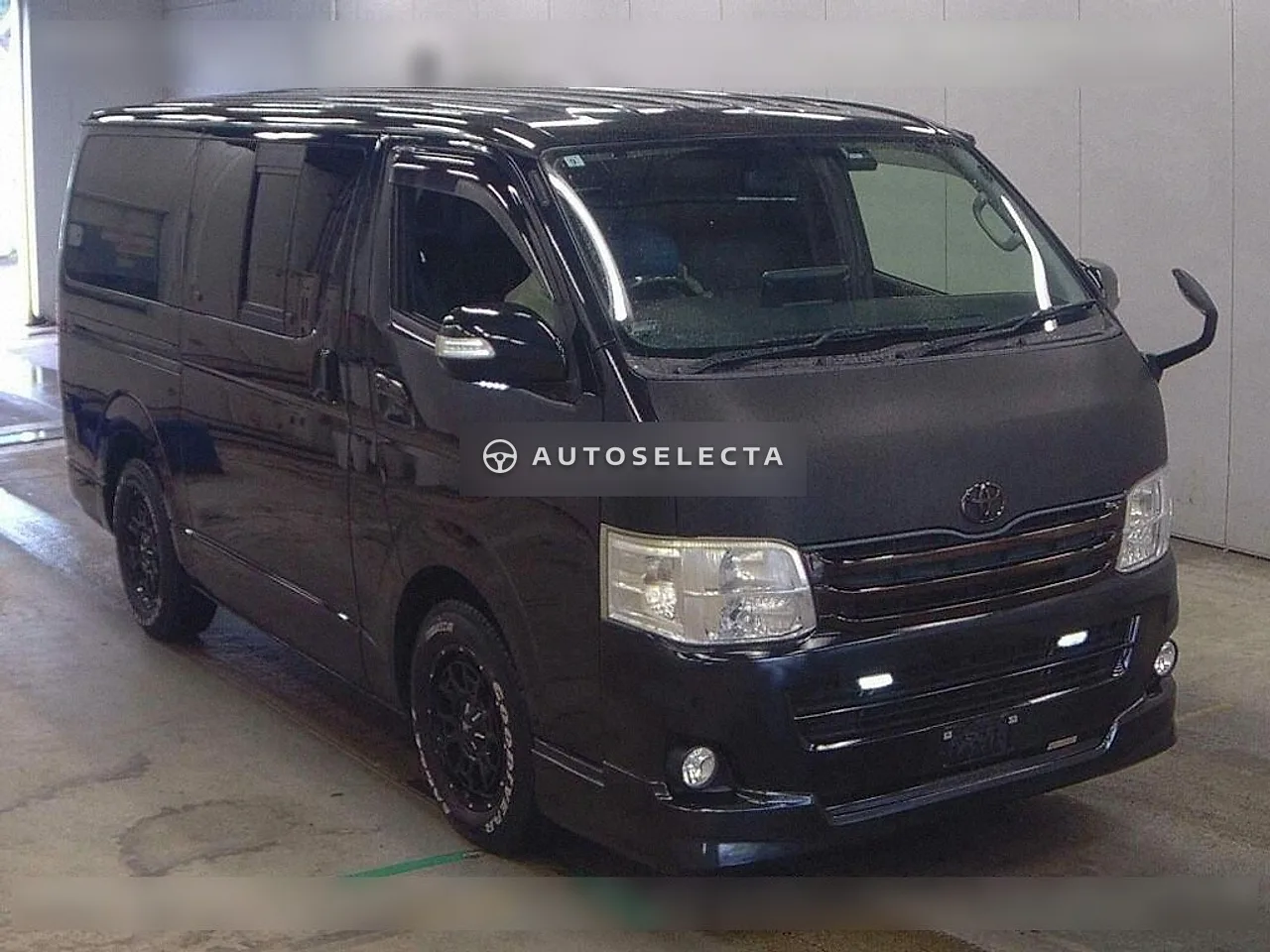Toyota Hiace Van 2012, photo 1 of 6
